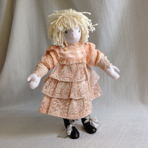 chiff tenue 1909 robe rose chaussures.jpg