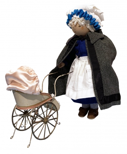 chiff nounou1917 avec poussette assise.jpg