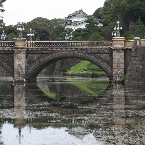 tokyo palais pont lunettes.jpg